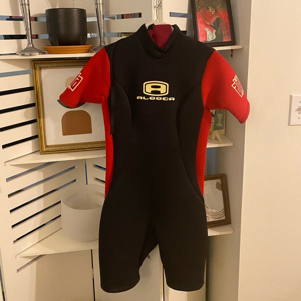 Aleeda Women’s wetsuit (L)